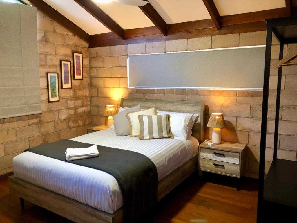 Bluff Road Beach House, Emerald Beach - Housity