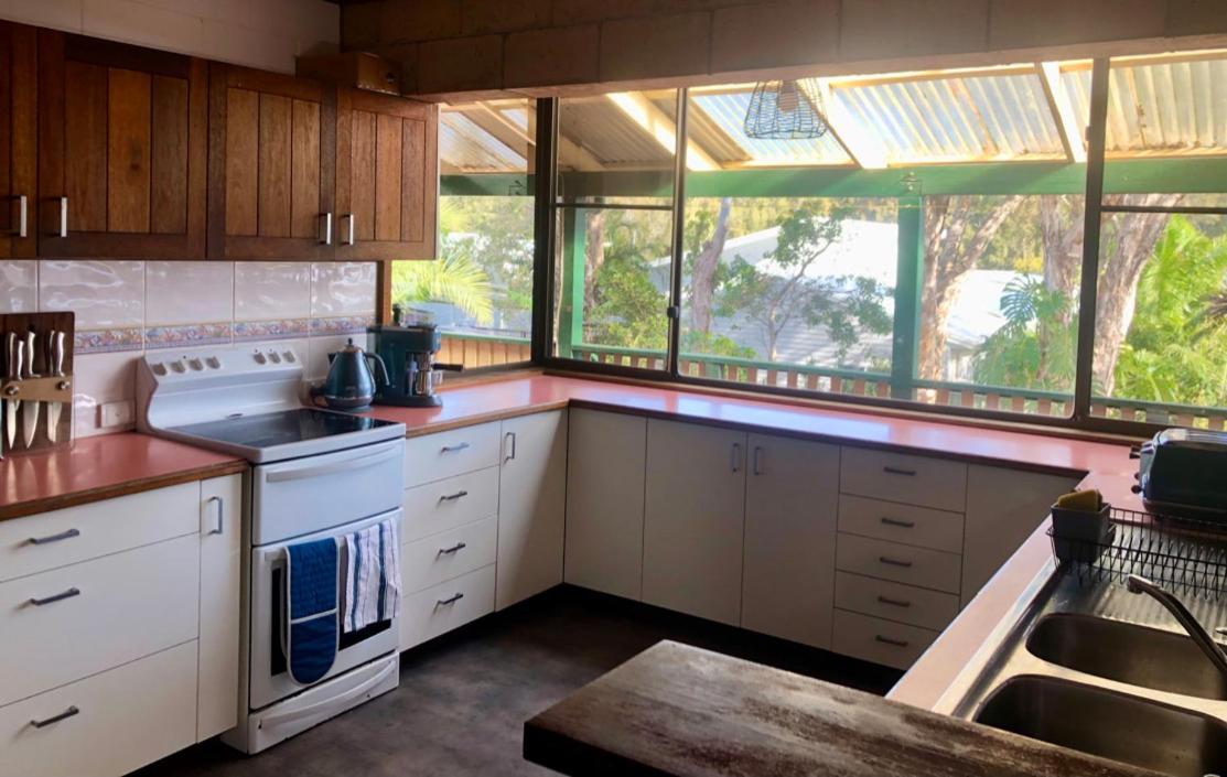 Bluff Road Beach House, Emerald Beach - Housity