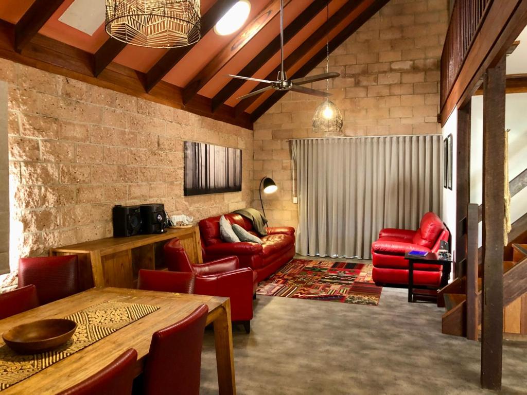 Bluff Road Beach House, Emerald Beach - Housity