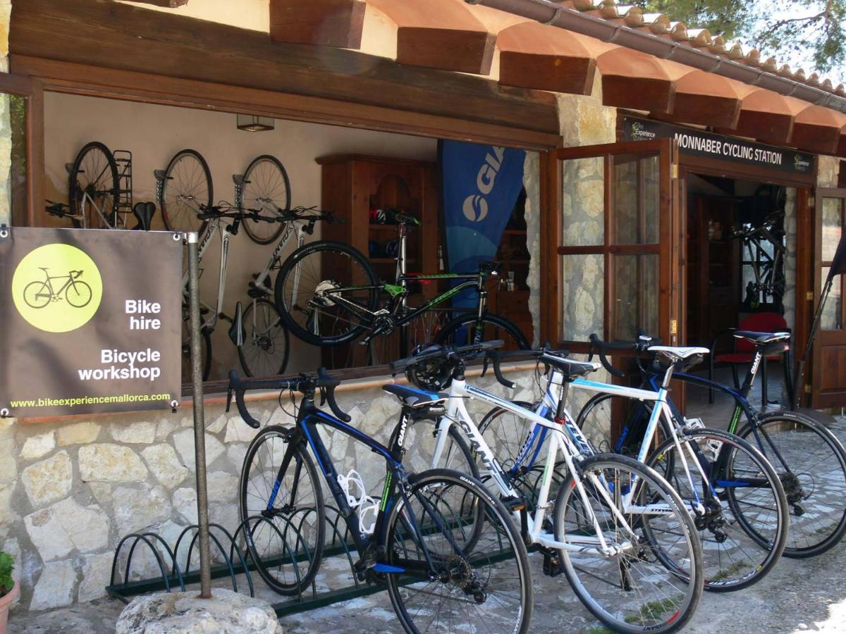 Montar en bicicleta en Monnaber Nou Finca Hotel & Spa o alrededores