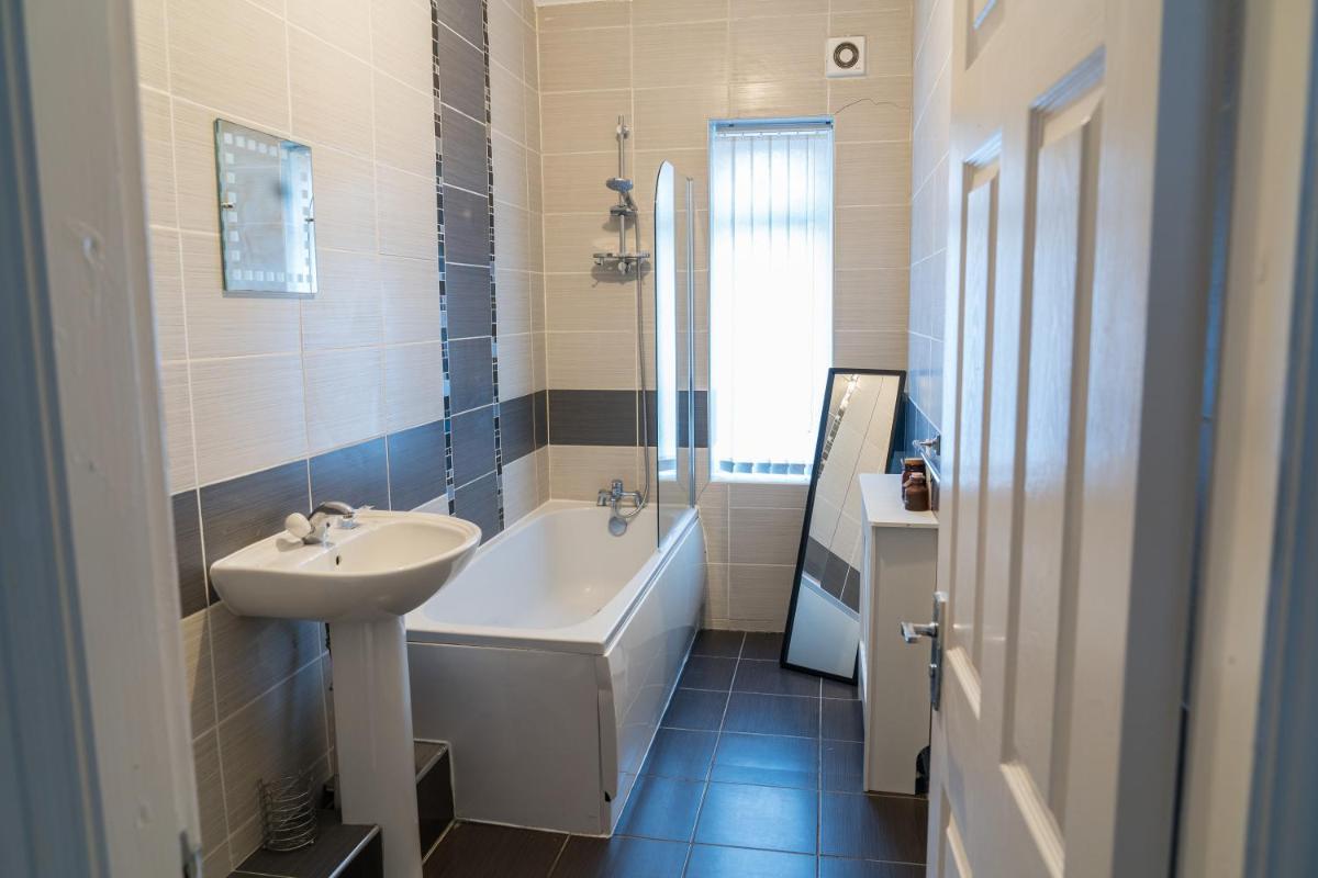 Cosy Home Bolton by Prime Stay - Housity