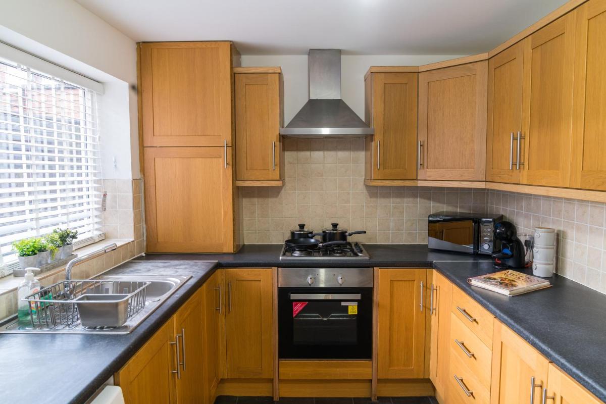 Cosy Home Bolton by Prime Stay - Housity