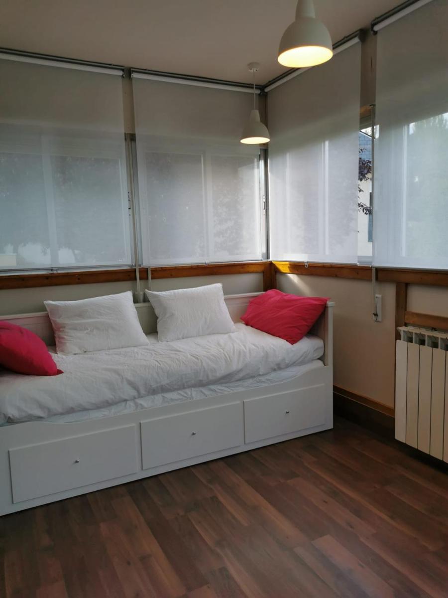Casita independiente con jardín y chimenea. - Housity
