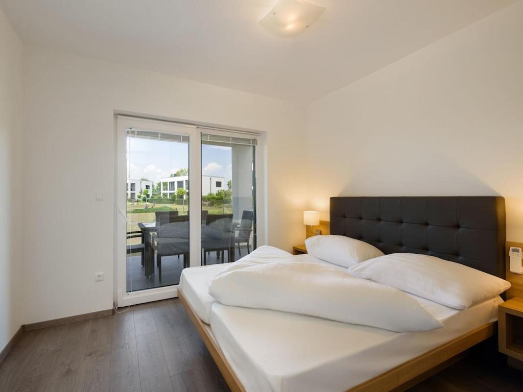 Classy Holiday Home in Lutzmannsburg with Garden - Housity