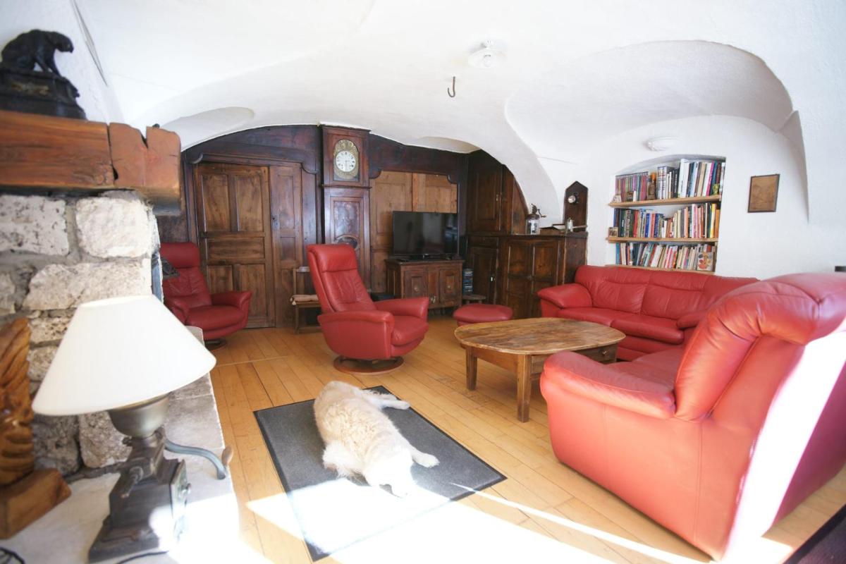Chez Jean Pierre - Couple room in a 17th century house - n 1 - Housity