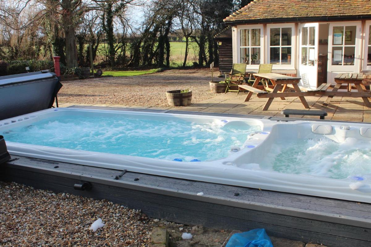 Molland Manor House Self catering (10 bedrooms 9 bathrooms) - Housity