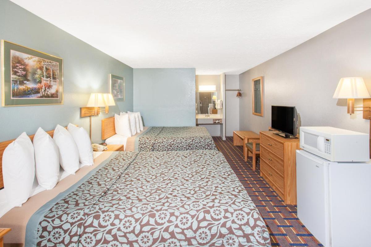 Days Inn by Wyndham Farmer City - Housity