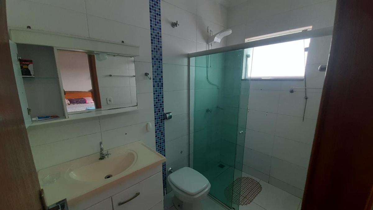 Casa linda 2 suite + 1 quarto + 1 banheiro - Housity