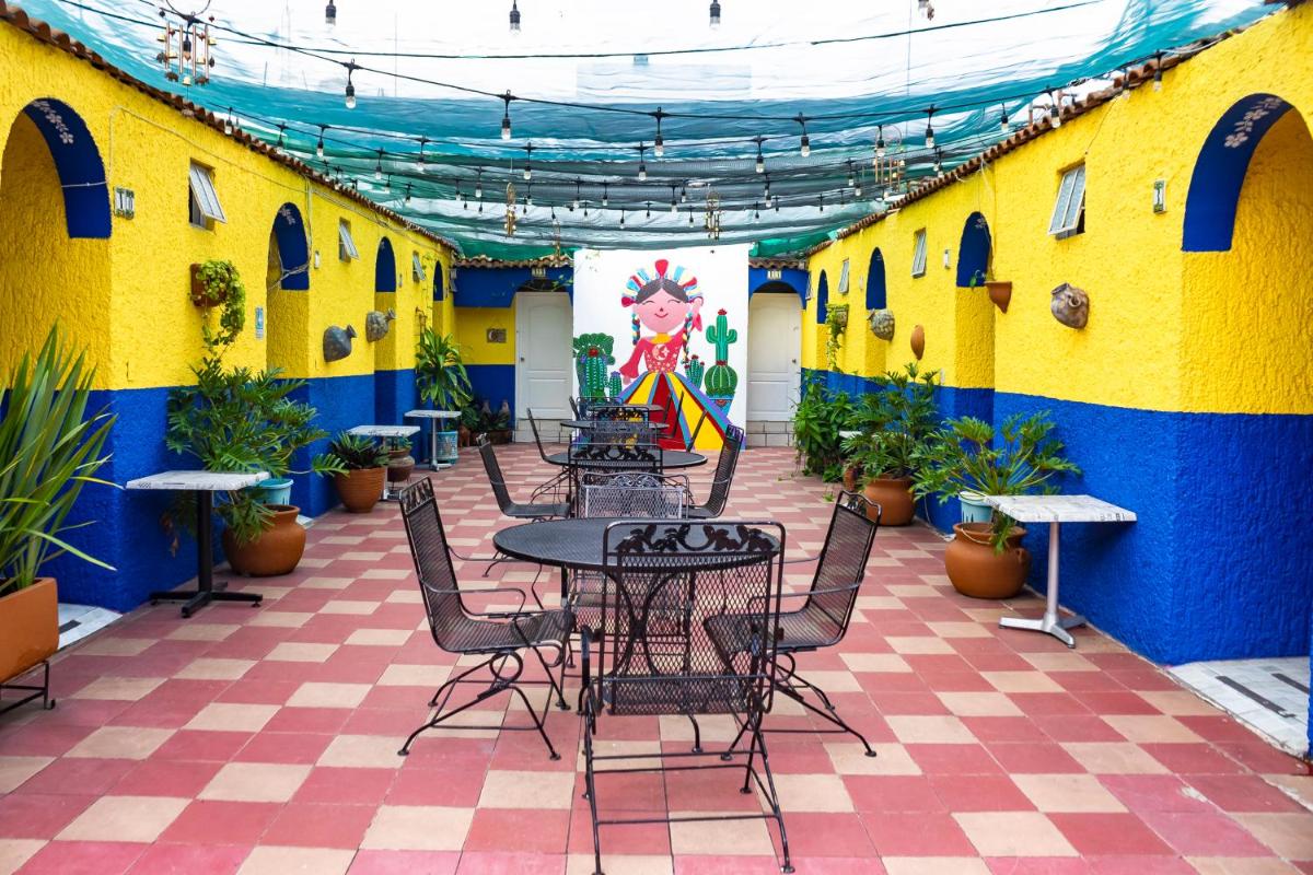 Hotel Media Luna - Housity
