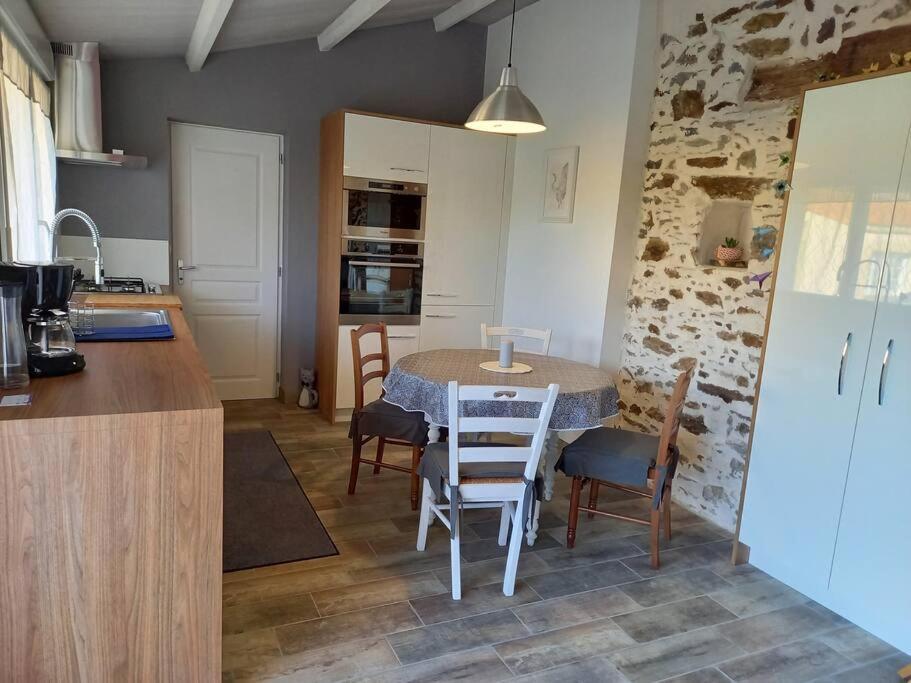 Lac Grand Lieu : maisonnette au calme avec jardin - Housity
