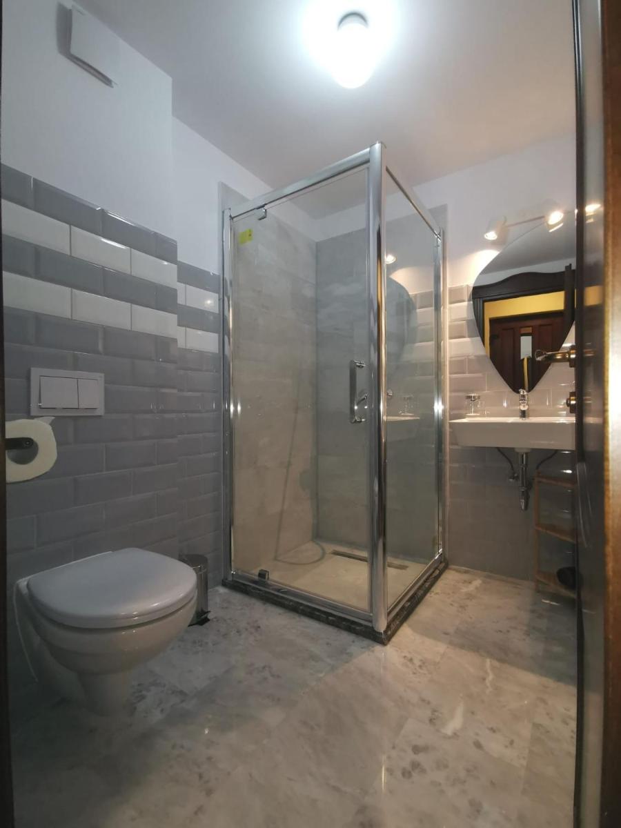 Old Town Inn - Housity