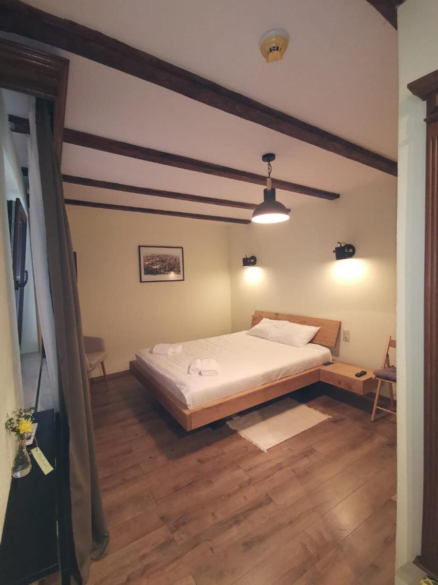 Old Town Inn - Housity