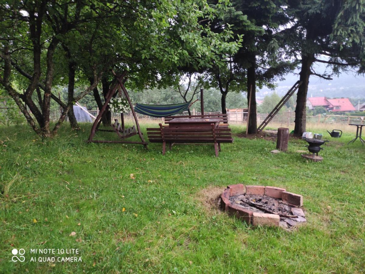 Gromadzyniówka-Pod czarnym kogutem - Housity