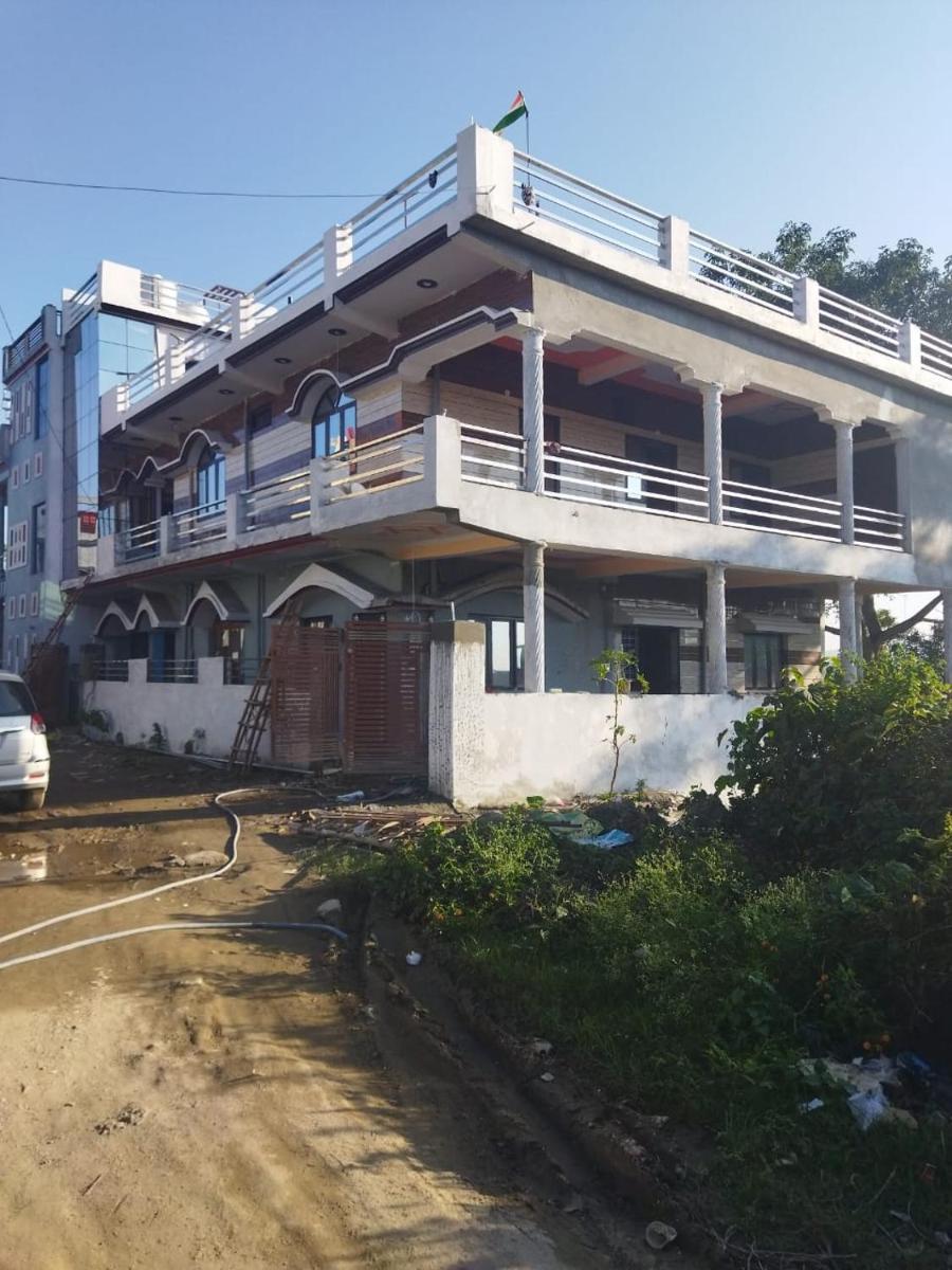 Dabral House - Housity