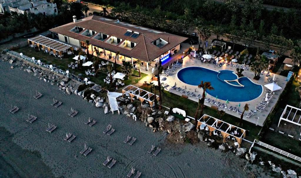 MOOD Sea Stage - Housity