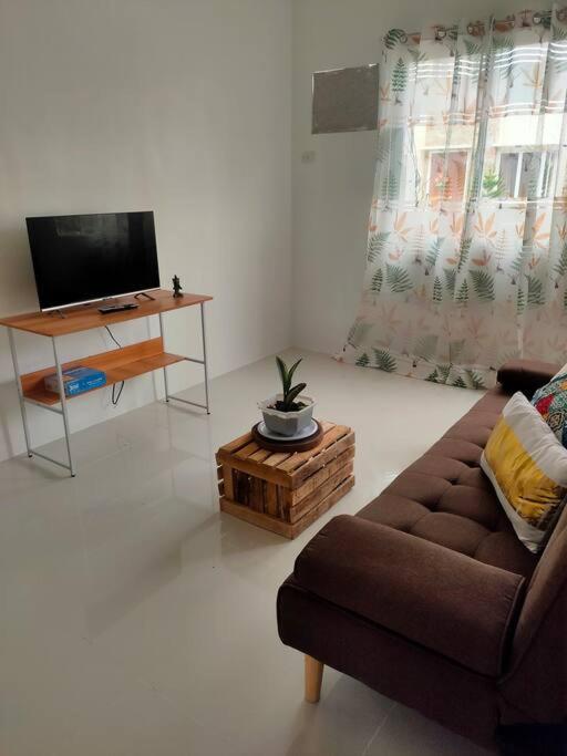 3 BR/2TB House CDO Uptown /near SM/ Parking/Wifi - Housity