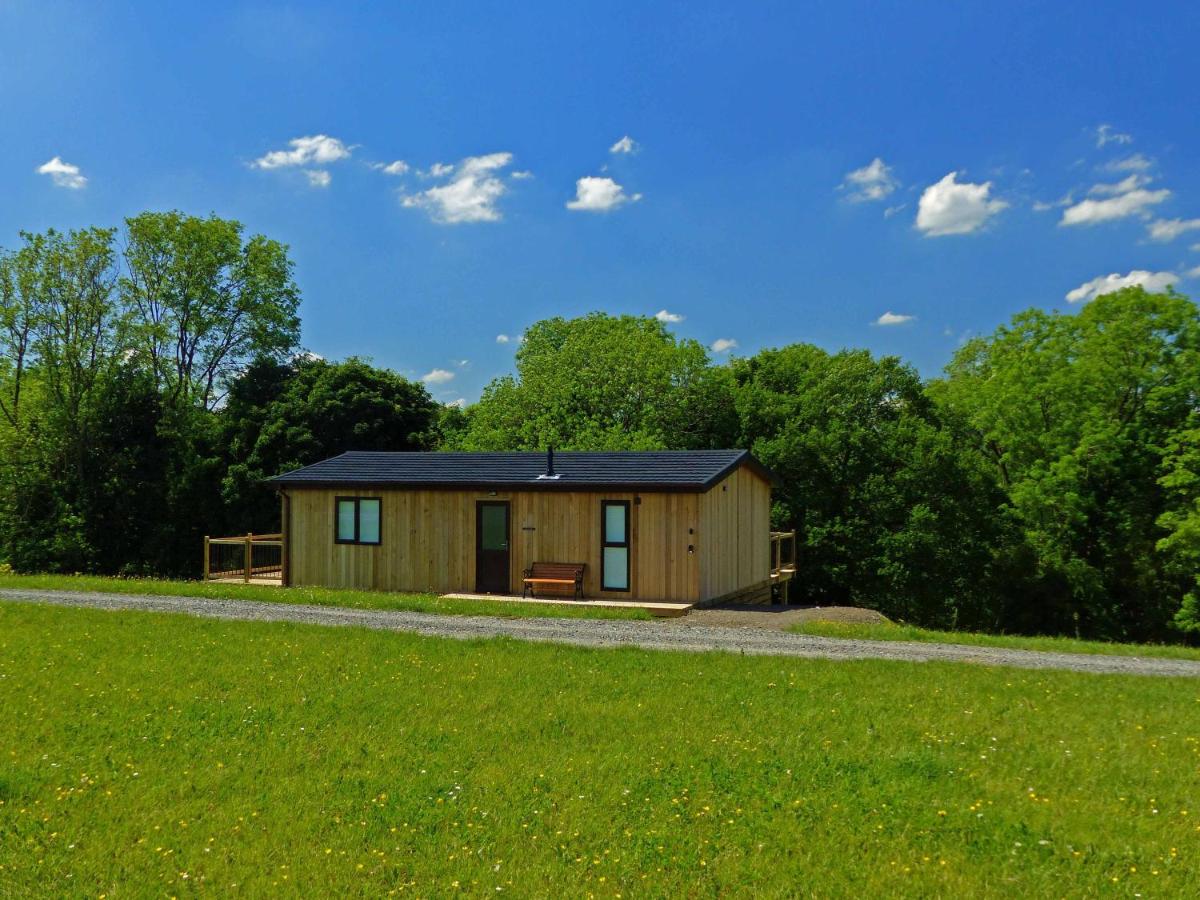 Shropshire Lodges - Romantic Luxury Hot Tub Breaks - Housity