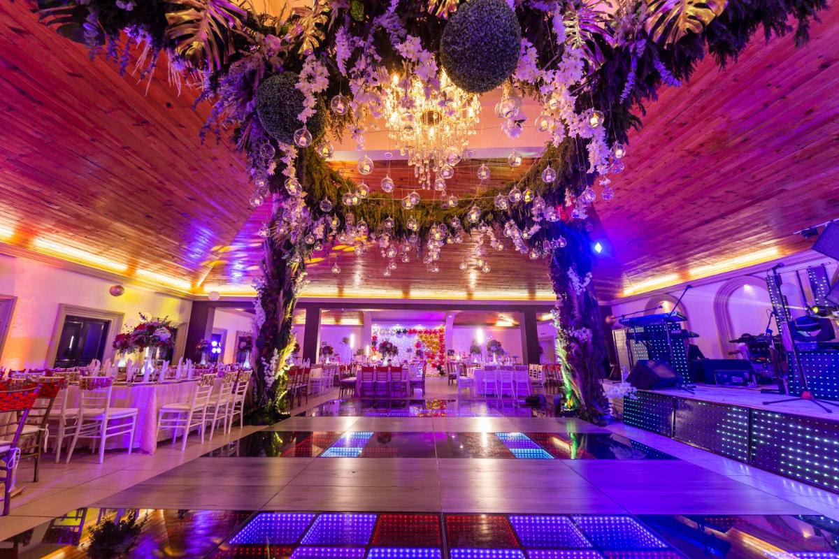 Hotel Y Villas Vanessa - Housity