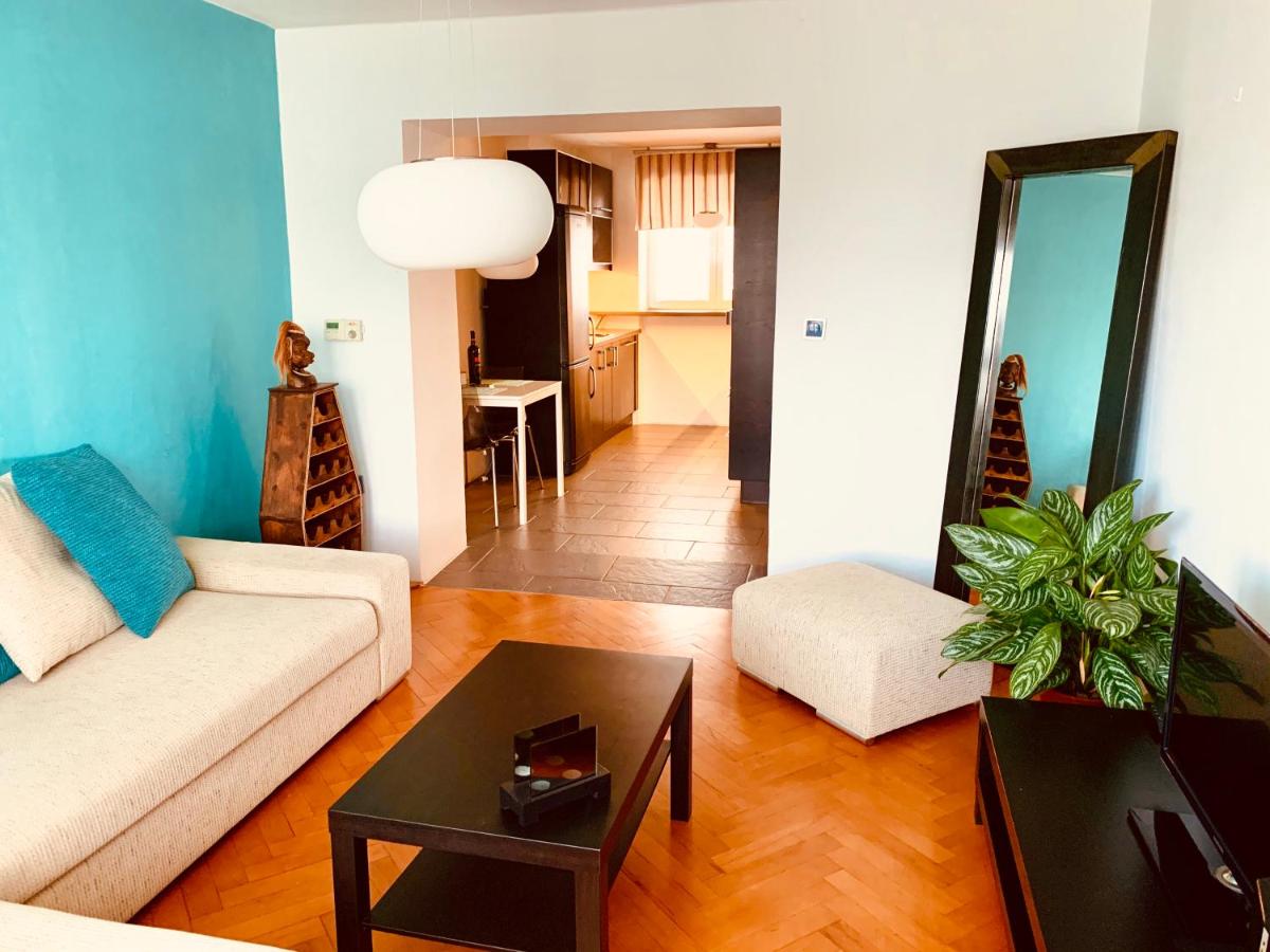 Apartment Klara. City center. Free parking - Housity