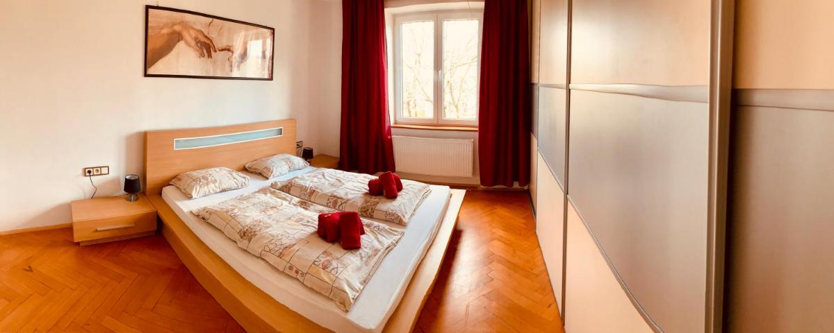 Apartment Klara. City center. Free parking - Housity