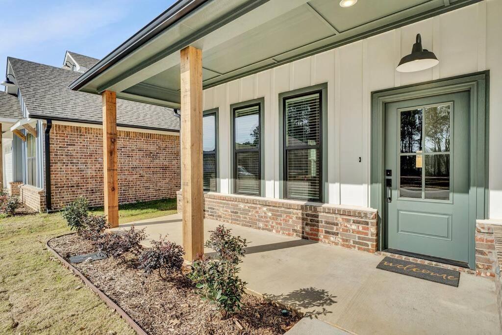 Alamo Luxury Living up to 11 - Housity