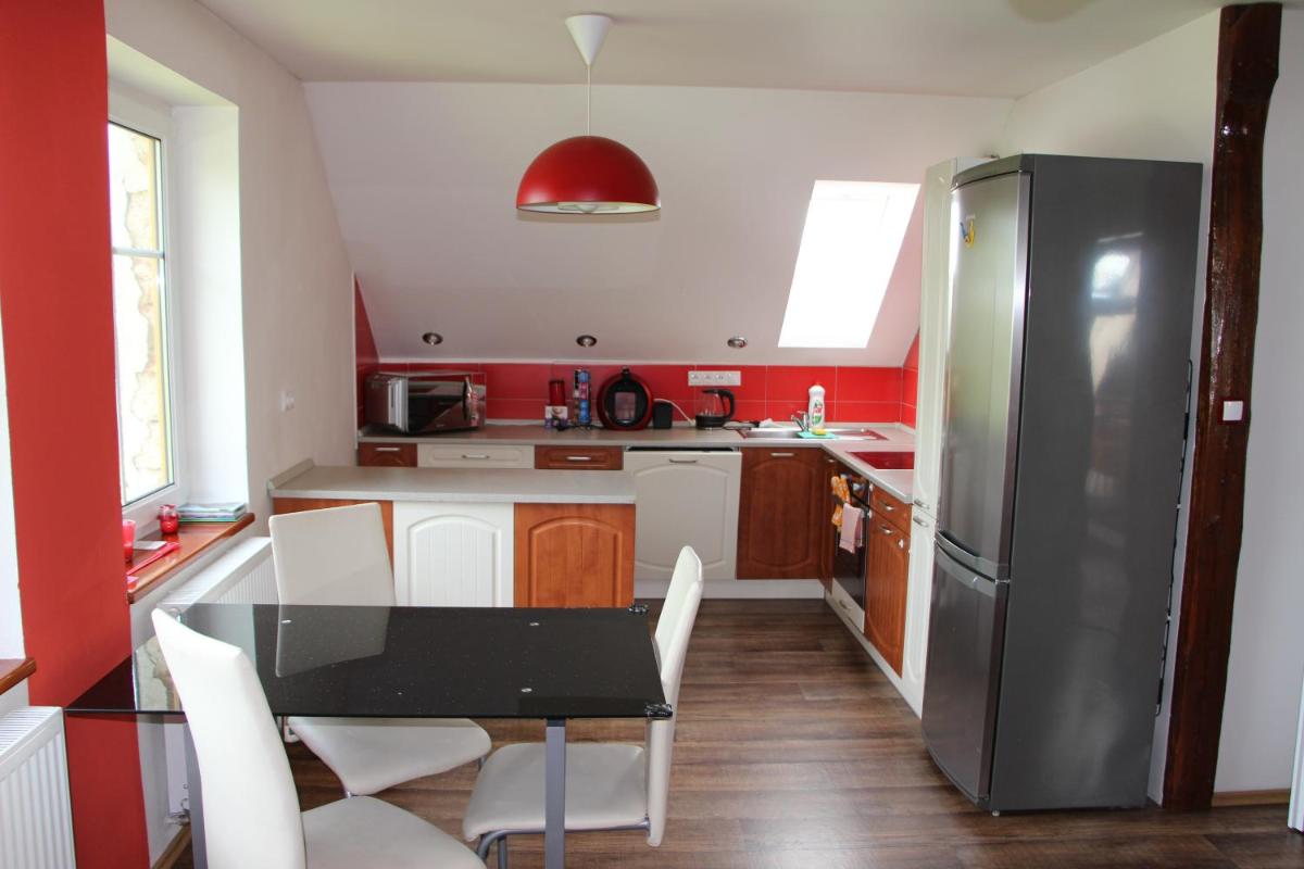 Vila Emilie - Hradební 44, Nové Hrady - Housity