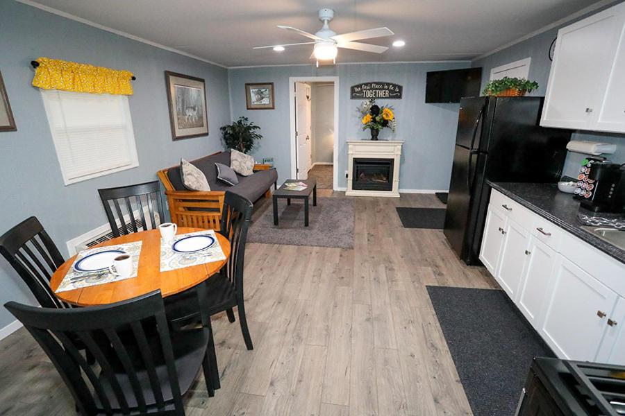 Luxury Lakefront Wolf Lodge with Fishing and Boating - Housity