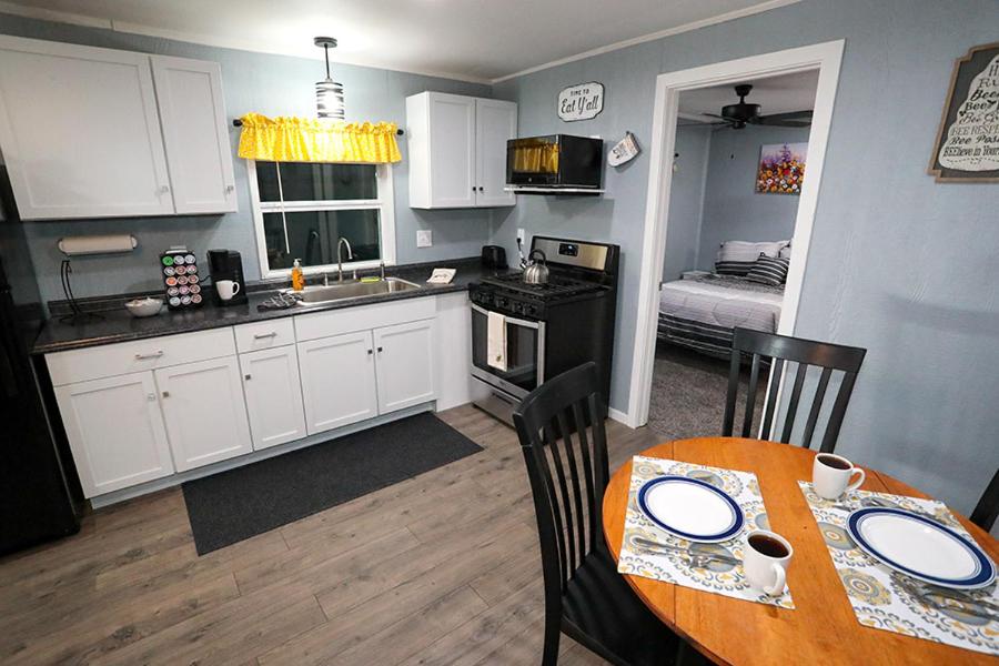Luxury Lakefront Wolf Lodge with Fishing and Boating - Housity