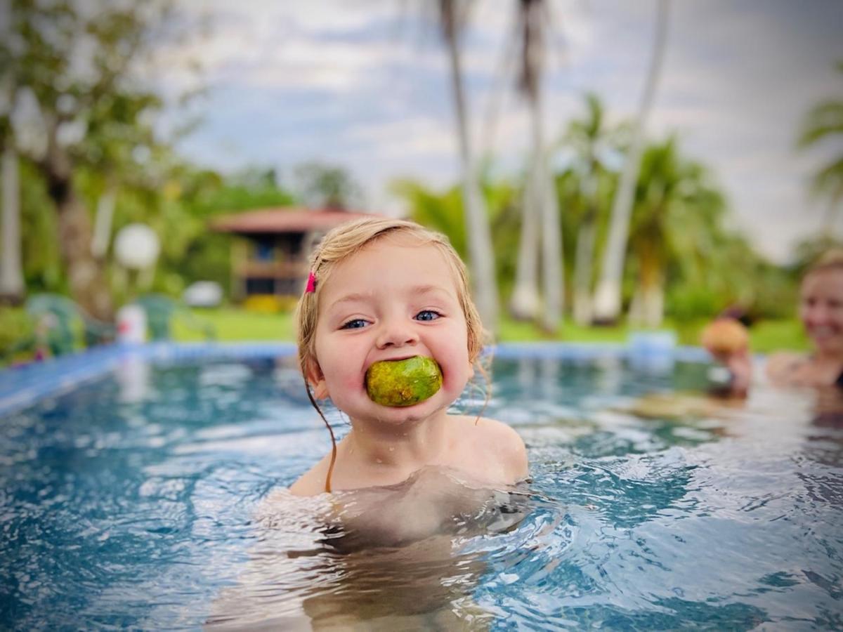 Finca Manglar-boat, horses, pool, staff, tours included - Housity