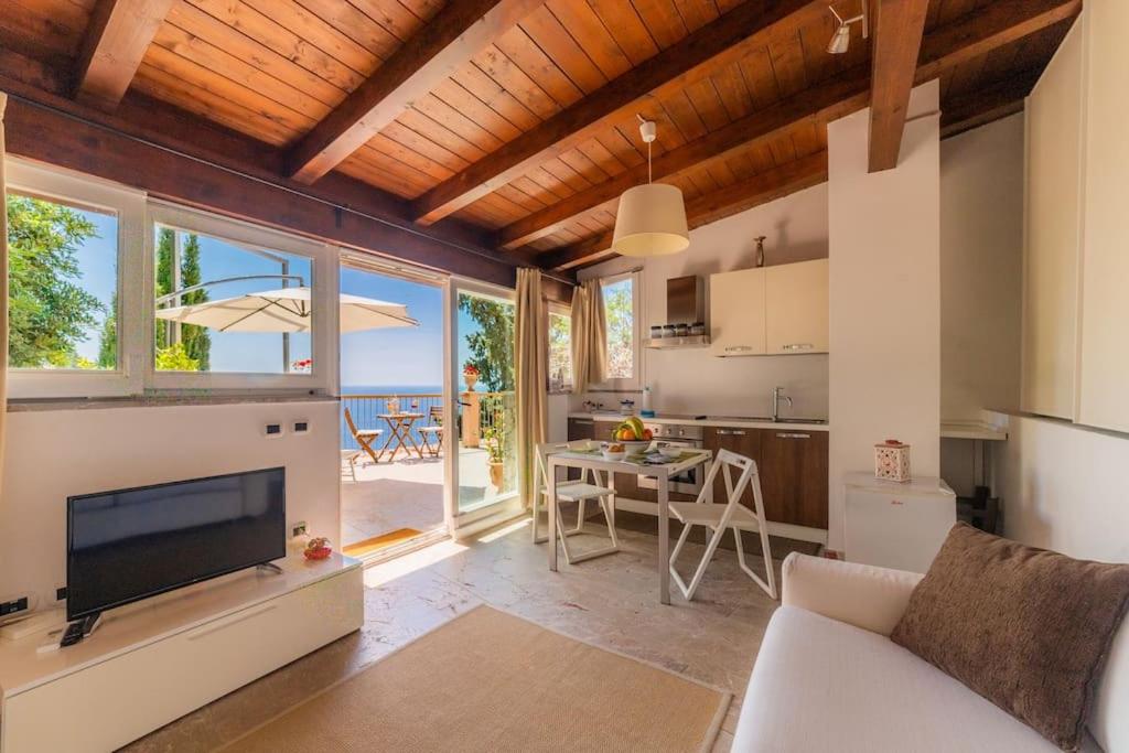 Chalet vista mare a Taormina con parcheggio Paolone House - Housity