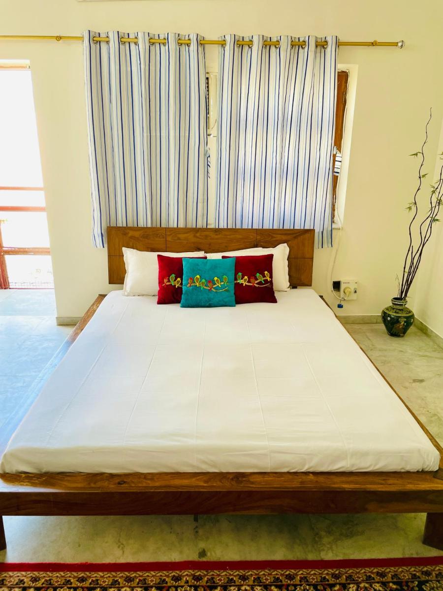 Rustic bedroom w/ kitchenette in prime location - Housity