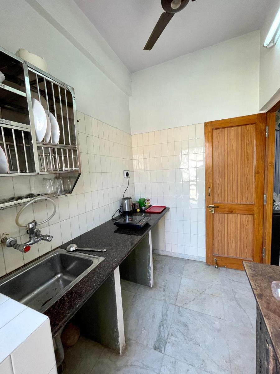 Rustic bedroom w/ kitchenette in prime location - Housity