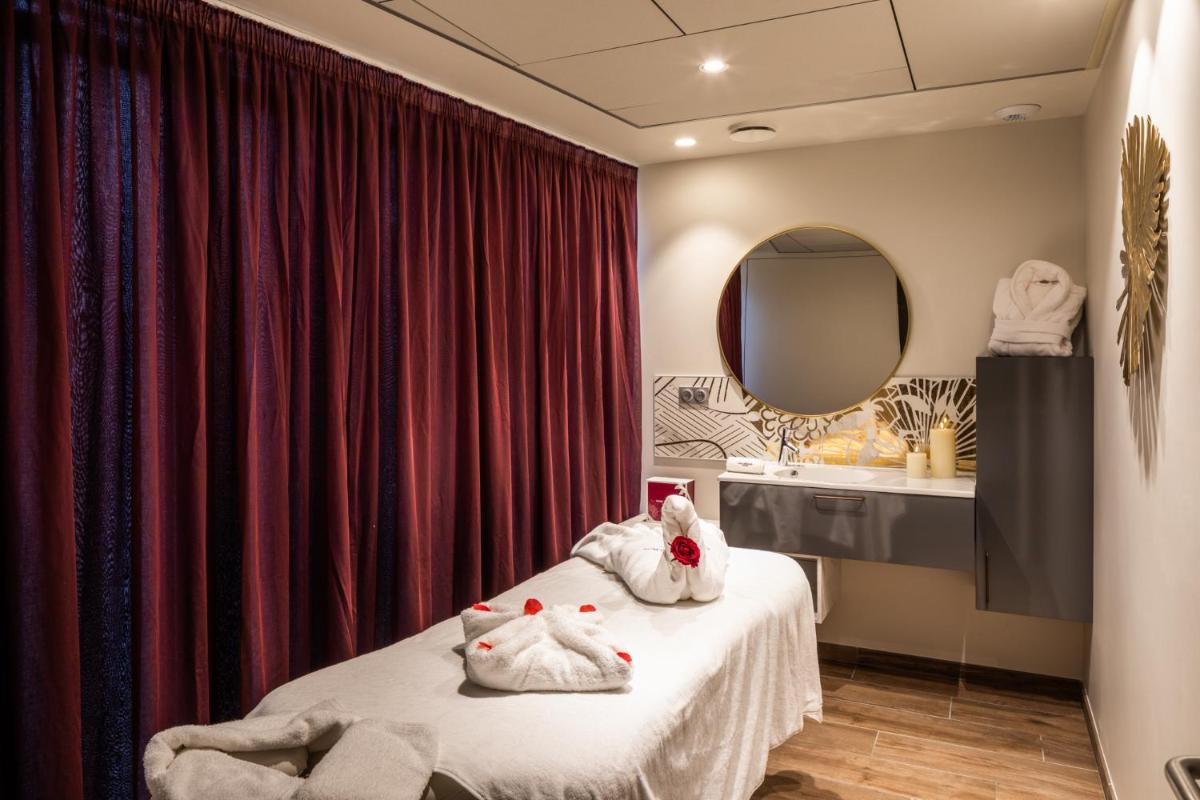 Un ou plusieurs lits dans un hébergement de l'établissement Edgar Hôtel & Spa - Table Gastronomique