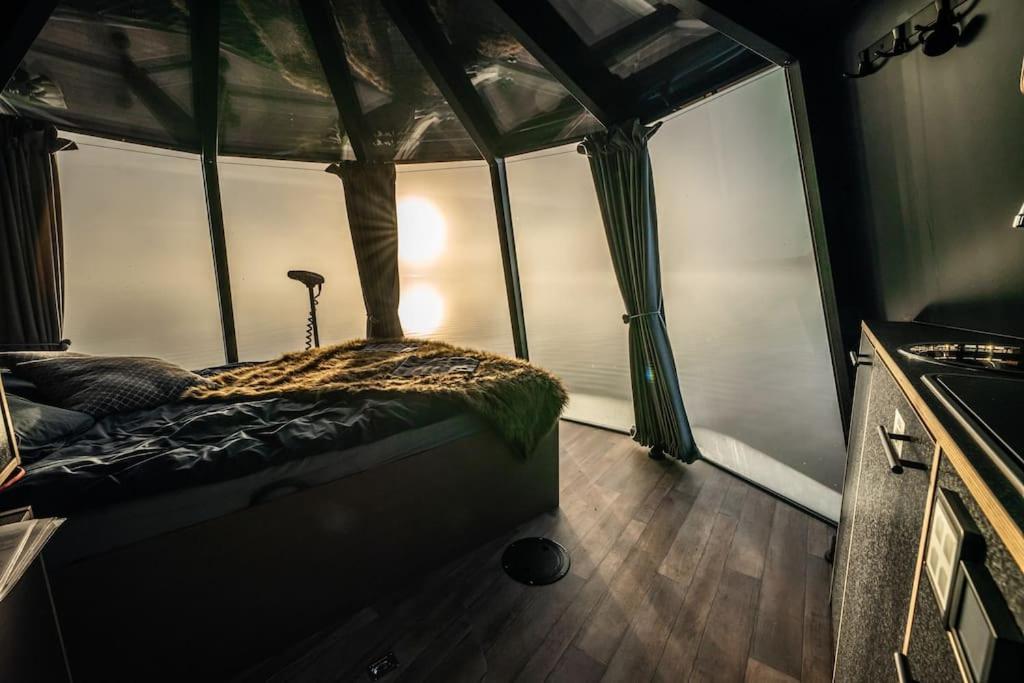 Suitetrails - Northern Lights Glass Igloo Getaway For Couples