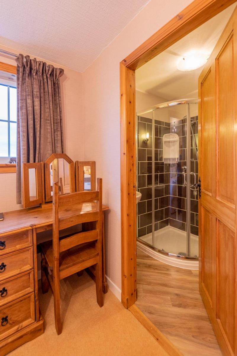 Benview Bed and Breakfast & Luxury Lodge, Isle of North Uist - Housity