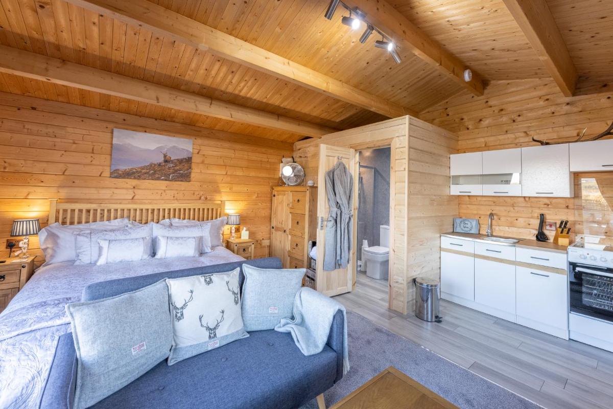 Benview Bed and Breakfast & Luxury Lodge, Isle of North Uist - Housity