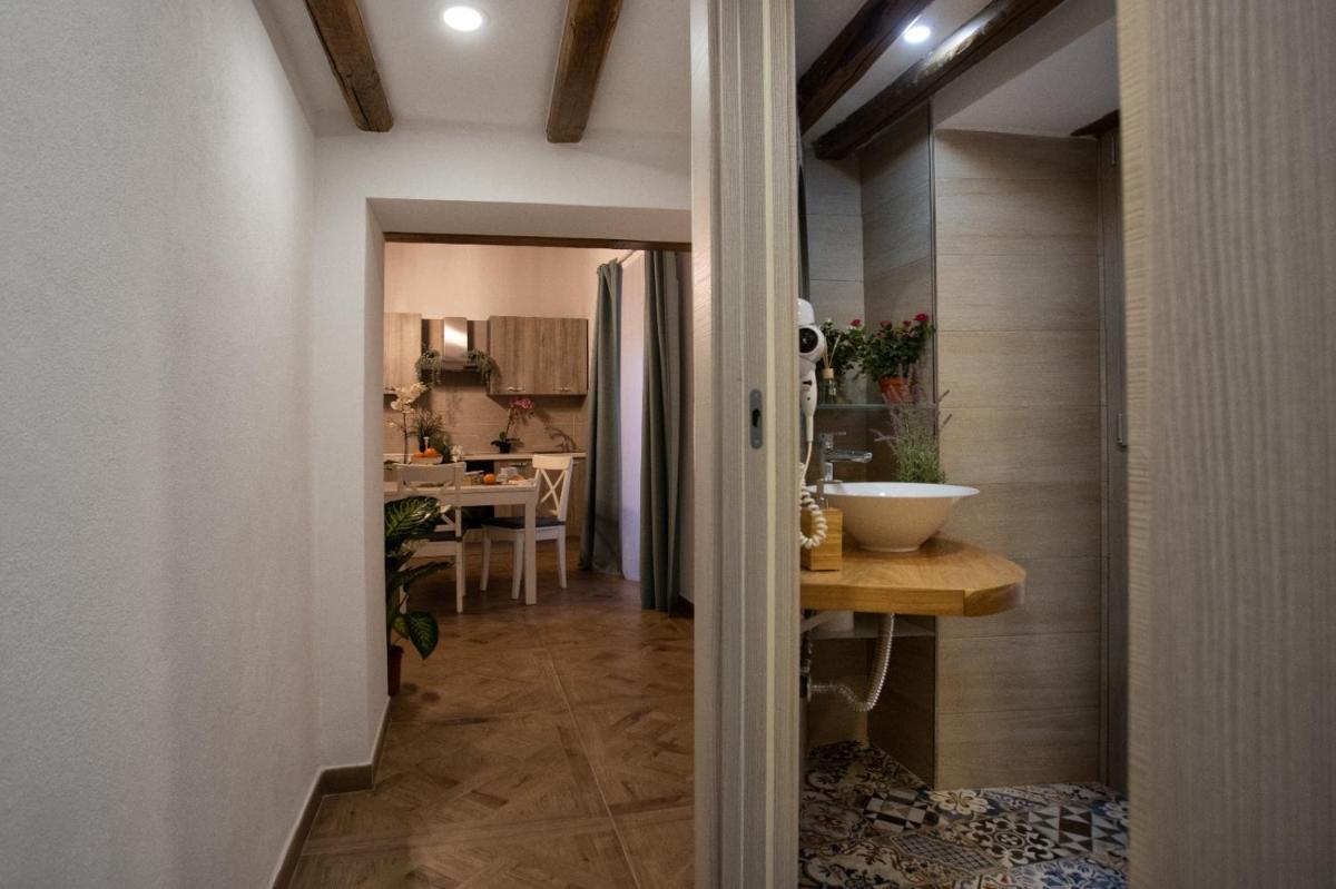 Rosso Corallo - Housity