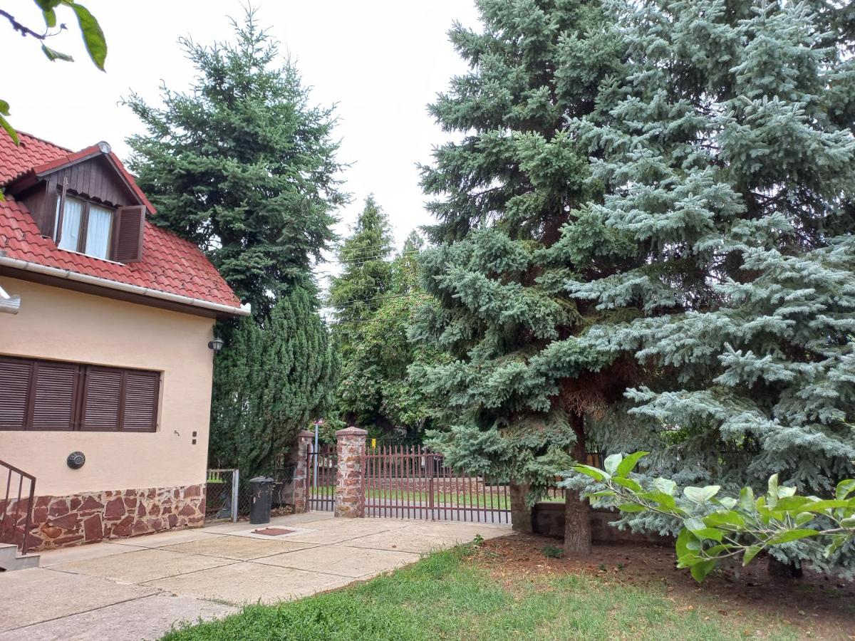 Háromfenyő Apartman - Housity