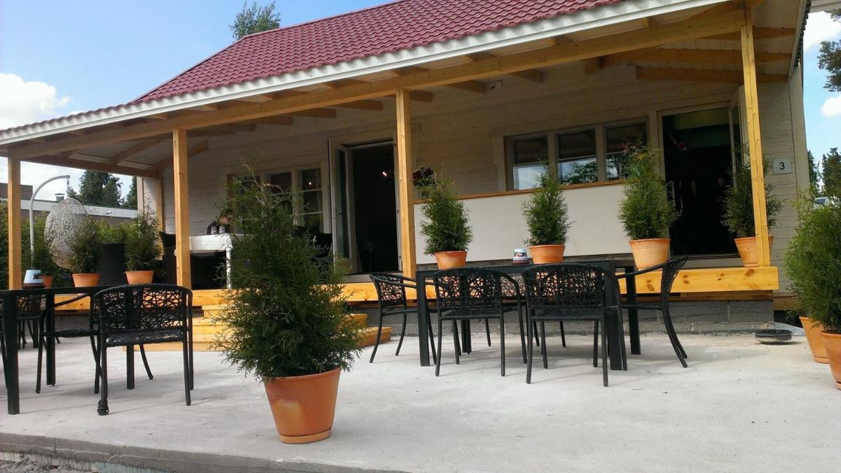Majatalo & Ravintola Villa Emilia - Hizvo