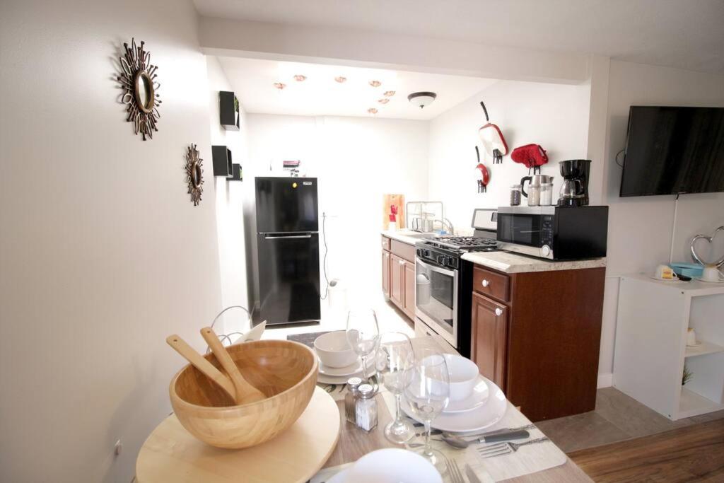 Spacious Guest Suite Amazing Location - Housity