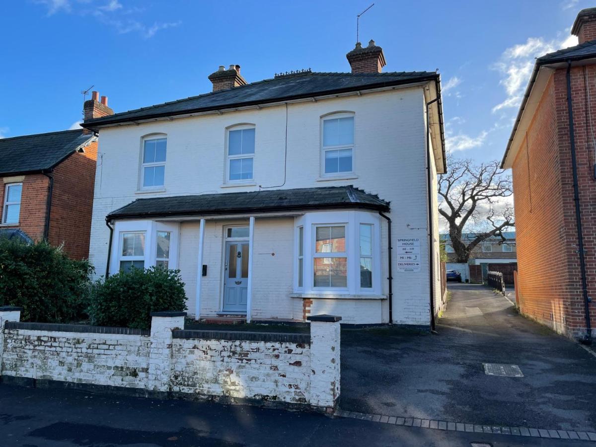 Arlan House, Central Basingstoke Hotel - Housity