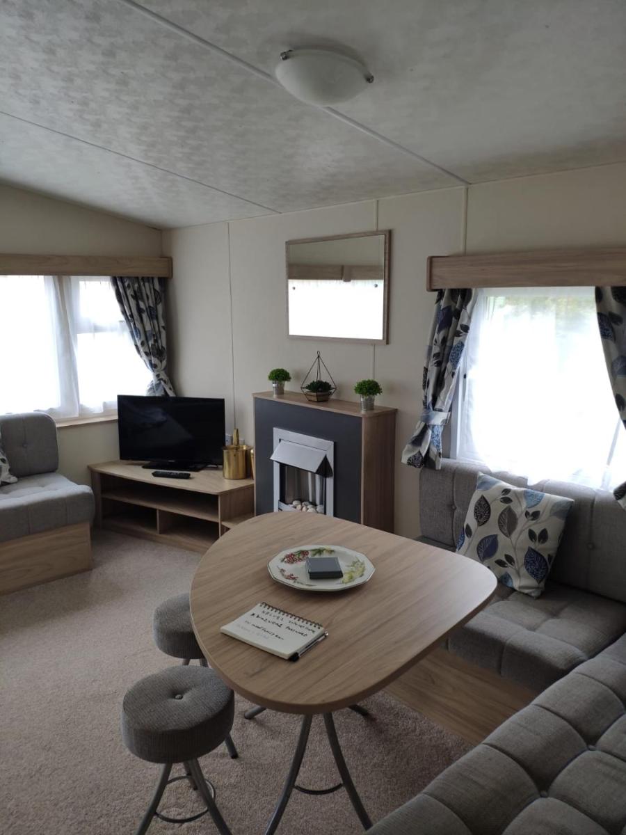Lovely Static 8 Bed Caravanat at Billing Aquadrome - Housity