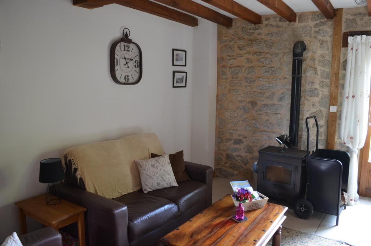 Character 2 bed cottage within walking distance of bar/restaurants - Housity