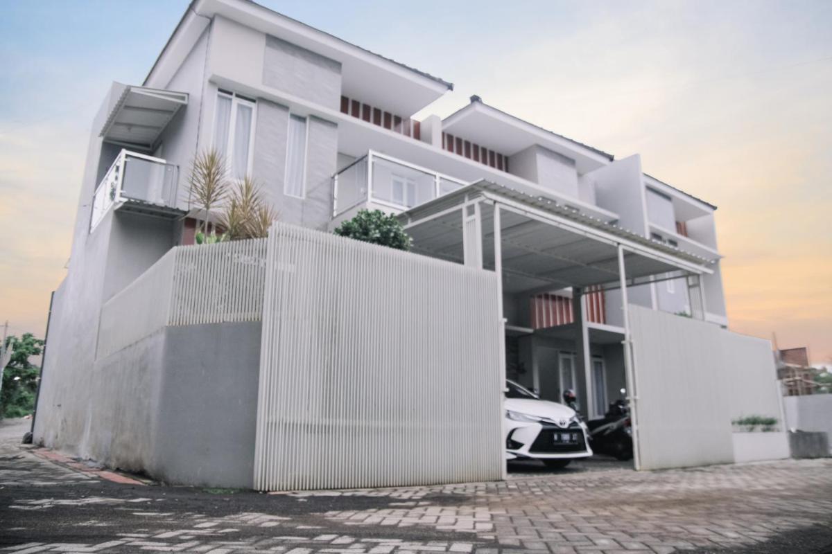 Thon House Near Jawa Timur Park 3 (Griya Santi) - Housity