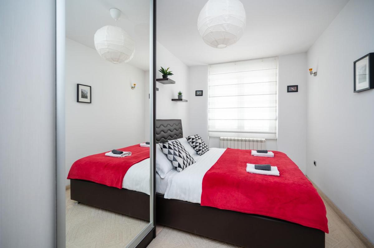 Bright 1BDR Apartment in the City Center - Housity