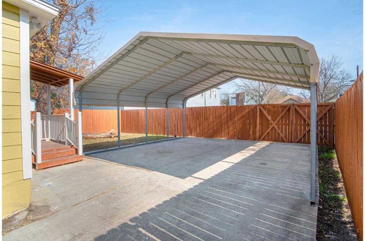 Wonderful 3 BR 2 BA Near Downtown - Housity