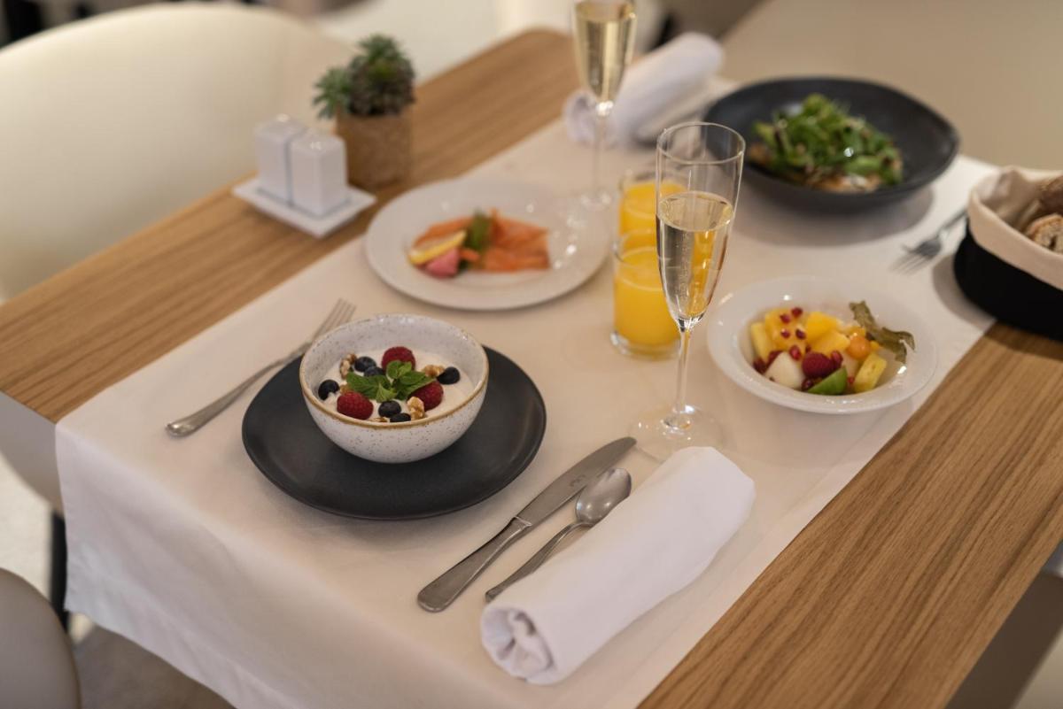Comida en o cerca de este hotel