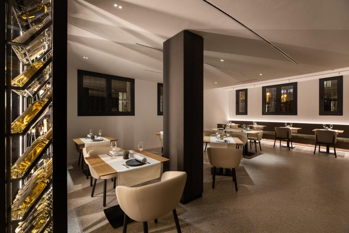 Un restaurante o sitio para comer en Áurea Palacio de Correos by Eurostars Hotel Company