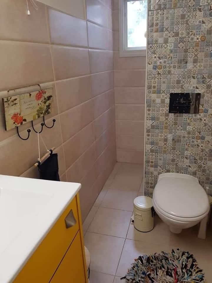 בית קטן צבעוני וחדש על הואדי - Housity
