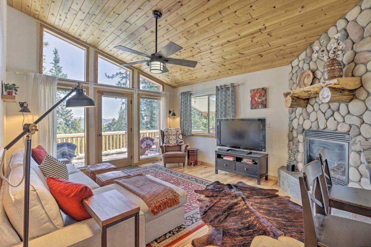 Idyllic Fairplay Cabin with Mt Silverheels View - Housity